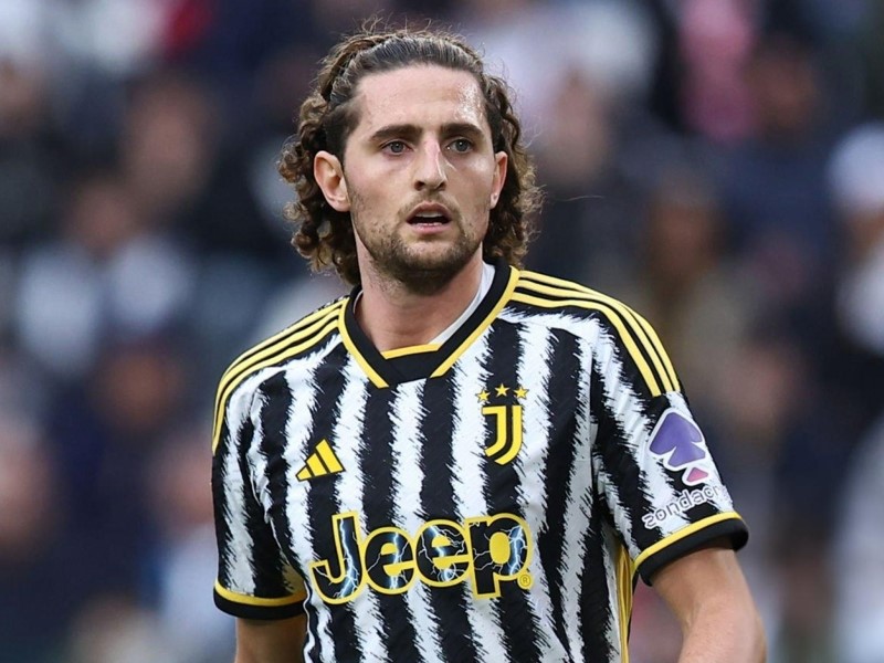 Manchester United Eyes Rabiot Amid Juventus Uncertainty
